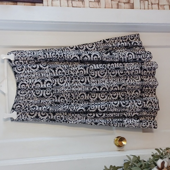 Metro Wear Tired Skirt Women's Size Xlarge Black And White Elastic Waist - Picture 1 of 5